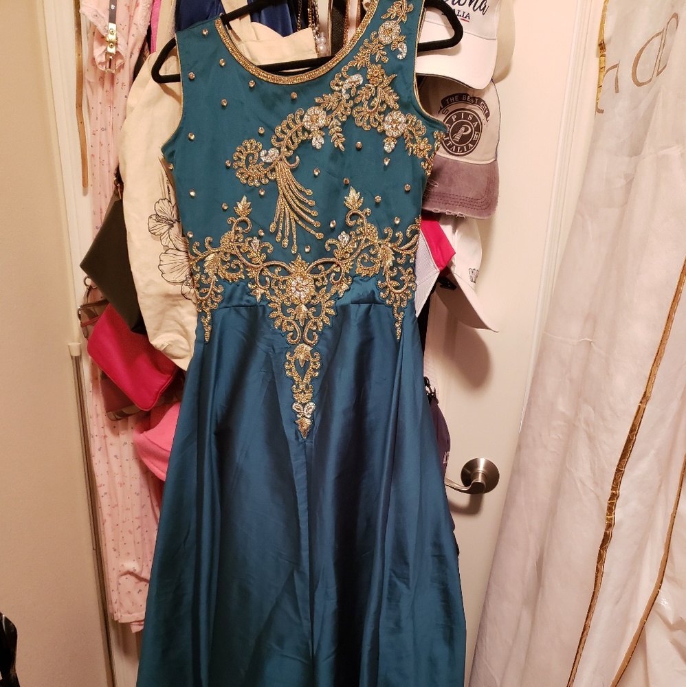 Elegant Embroidered Emerald Green Flare Ballgown